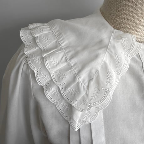 Big collar blouse