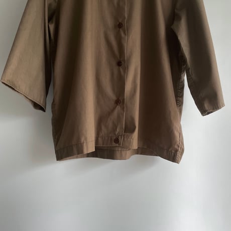 Brown three-quarter sleeve shirt