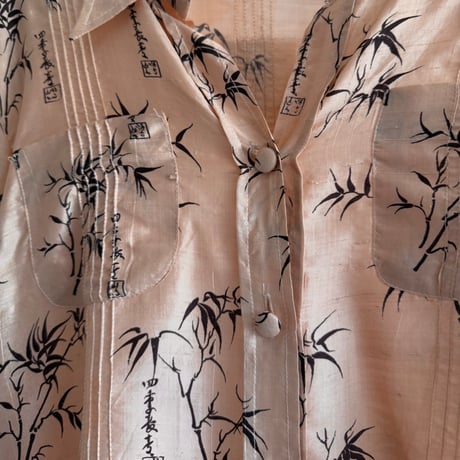Bamboo pattern open collar shirt