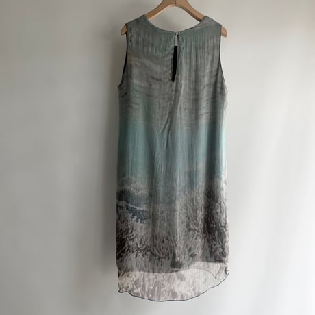 Sleeveless of the scenery