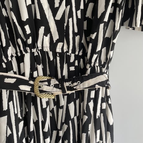 Monotone paint one-piece