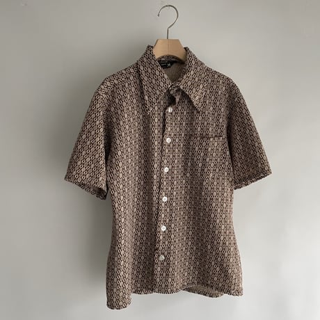 Brown geometric tops
