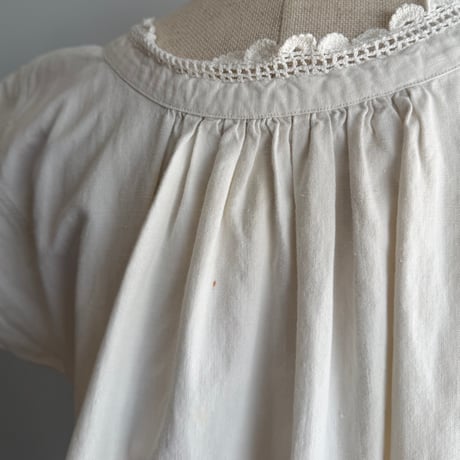 Red embroidery logo short sleeve dress