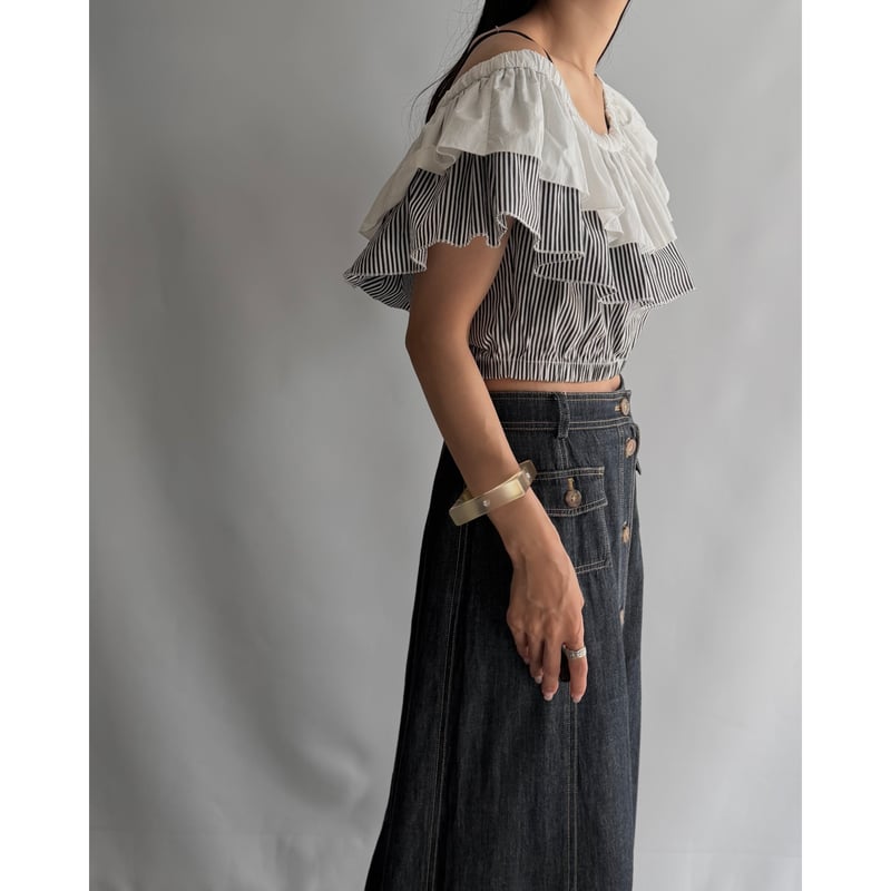 Frill off-shoulder tops | and C