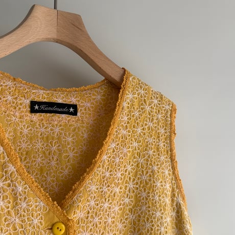 Yellow vest with flower embroidery