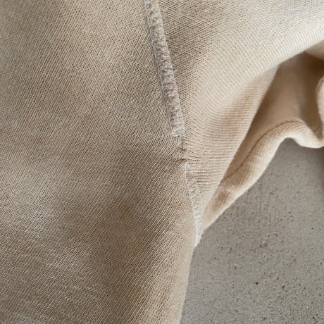 Simple raglan sweatshirt