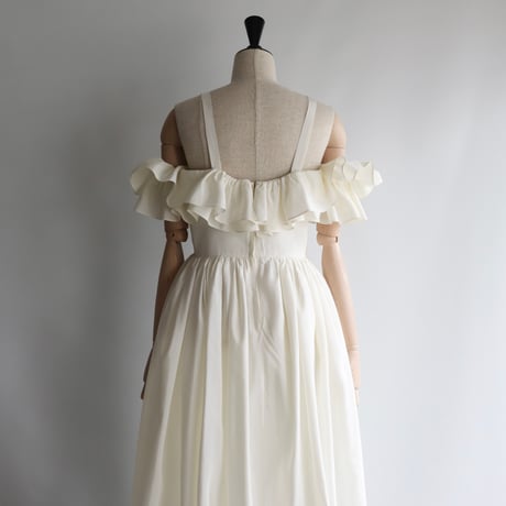 【RENTAL】Off shoulder ruffle dress
