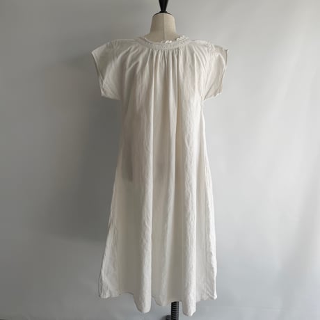 Red embroidery logo short sleeve dress