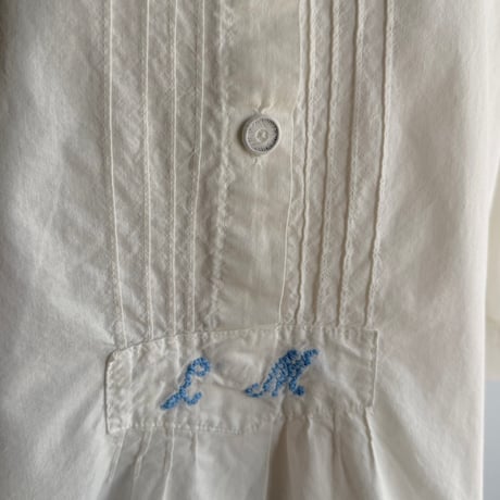 Pintuck blouse with embroidery