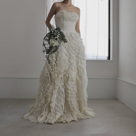 【RENTAL】Ruffle wedding dress