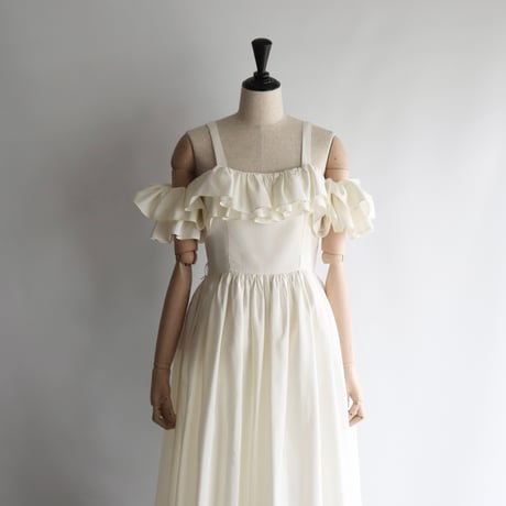 【RENTAL】Off shoulder ruffle dress