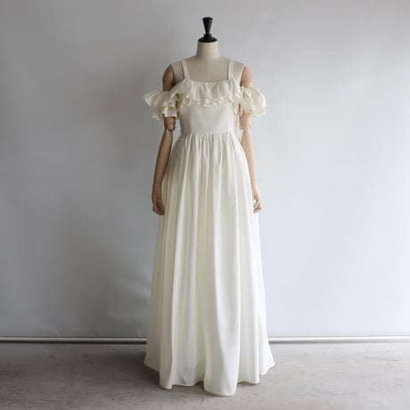 【RENTAL】Off shoulder ruffle dress