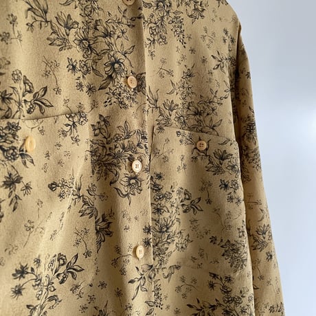 Flower pattern no-collar blouse