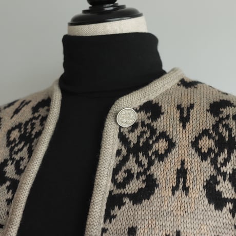 Pattern knit vest