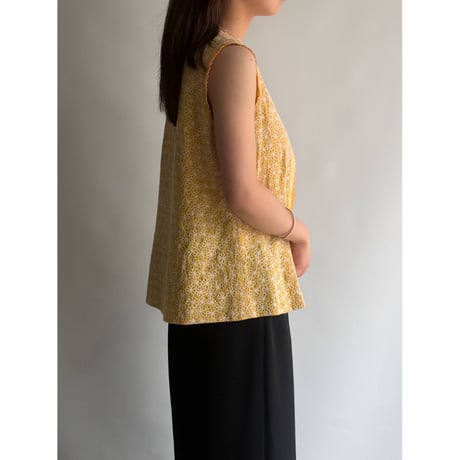 Yellow vest with flower embroidery