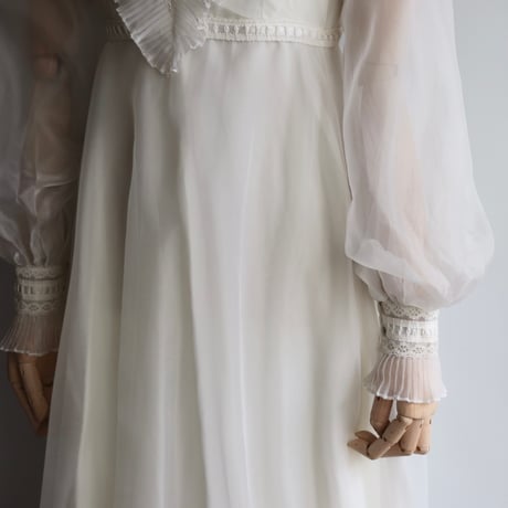 【RENTAL】White organdy high neck dress