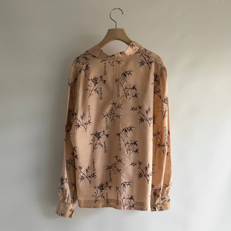 Bamboo pattern open collar shirt