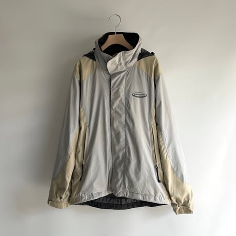 Patagonia bicolor outer