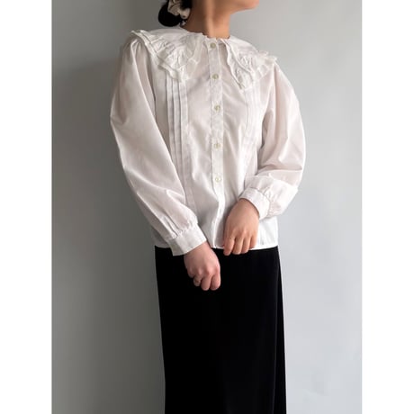 Big collar blouse