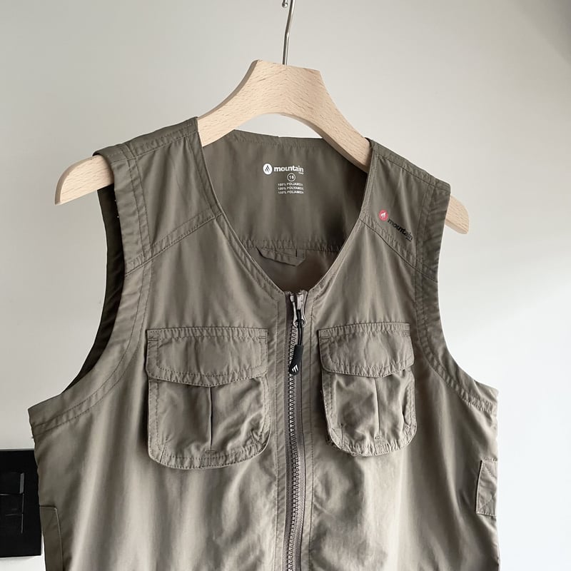 Outdoor vest | and C Outdoor vest | and C