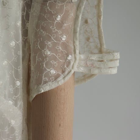 【RENTAL】Organza embroidered dress
