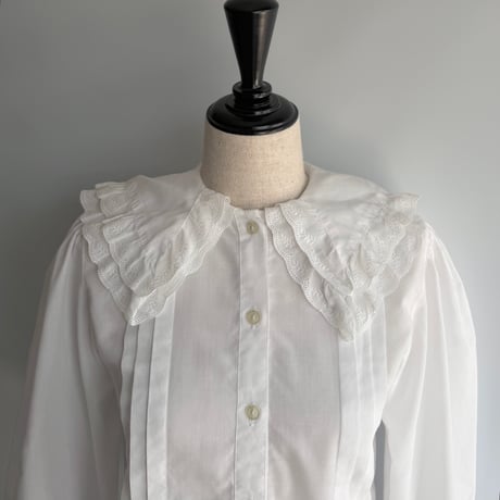 Big collar blouse