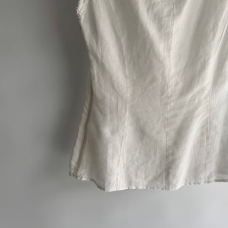 Frilled sleeveless tops