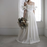 【RENTAL】Off shoulder ruffle dress
