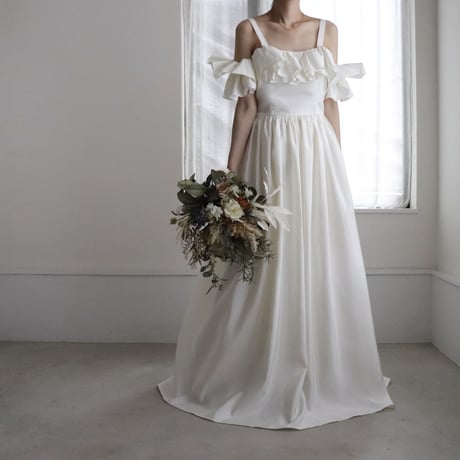 【RENTAL】Off shoulder ruffle dress