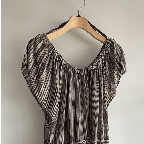 Zebra gathered top