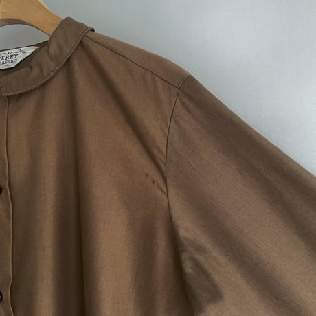 Brown three-quarter sleeve shirt