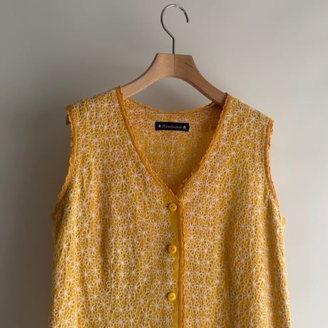 Yellow vest with flower embroidery
