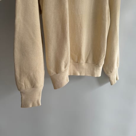 Simple raglan sweatshirt