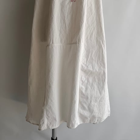 Red embroidery logo short sleeve dress