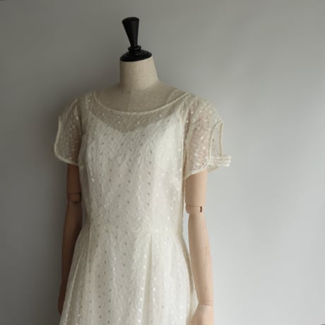 【RENTAL】Organza embroidered dress