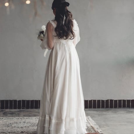 【RENTAL】White organdy high neck dress