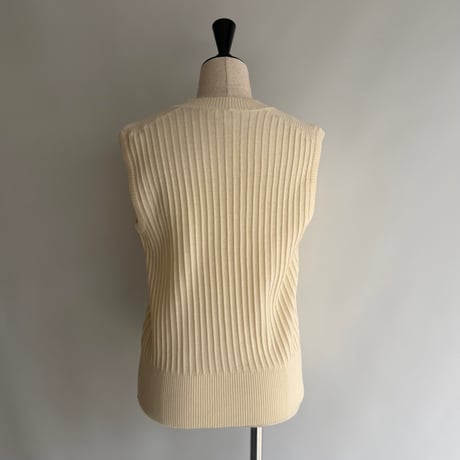 Pleated knit vest