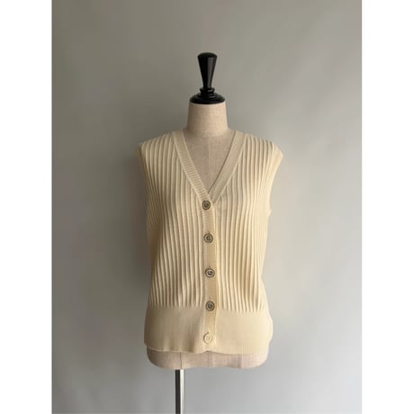 Pleated knit vest