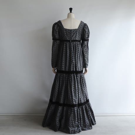 【RENTAL】Embroidered blue gray dress