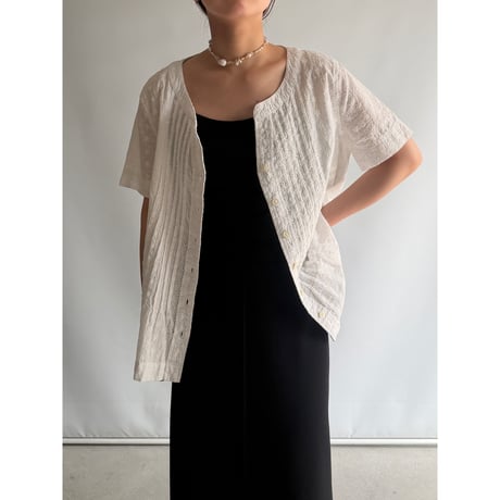 Flower embroidery pin tuck blouse