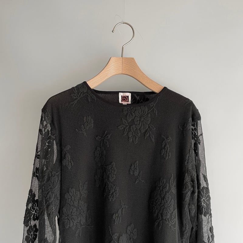 早い者勝ち　UND FLOWER RAISED EMBROIDERY TOP UND FLOWER RAISED EMBROIDERY TOP（カーディガン/ボレロ