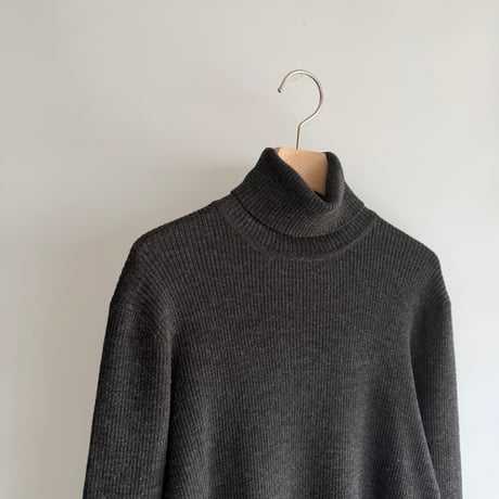 Turtleneck gray knit