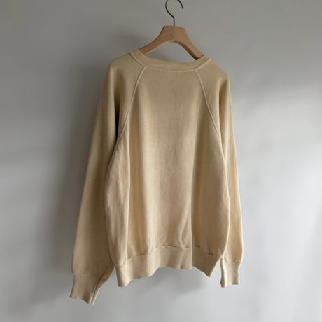 Simple raglan sweatshirt