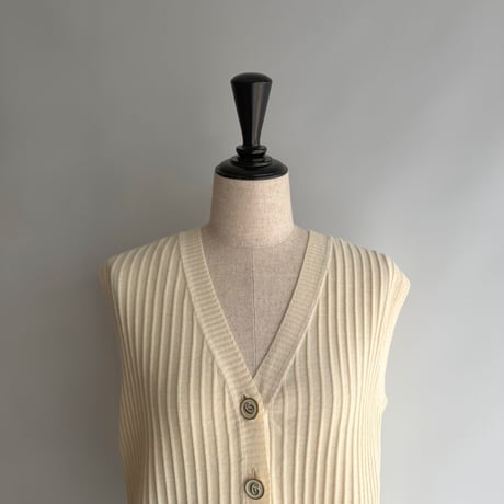 Pleated knit vest