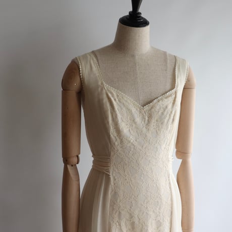 【RENTAL】Ivory sleeveless dress