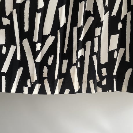 Monotone paint one-piece