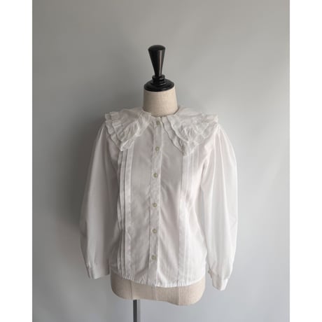 Big collar blouse