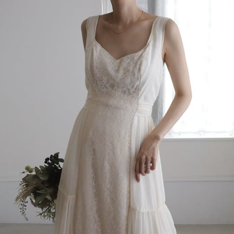 【RENTAL】Ivory sleeveless dress