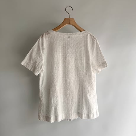 Flower embroidery pin tuck blouse