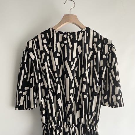Monotone paint one-piece